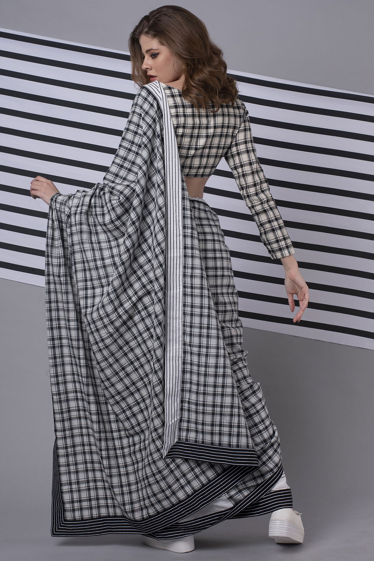 Serious Monochrome-Handwoven Cotton Saree – Prasam Crafts