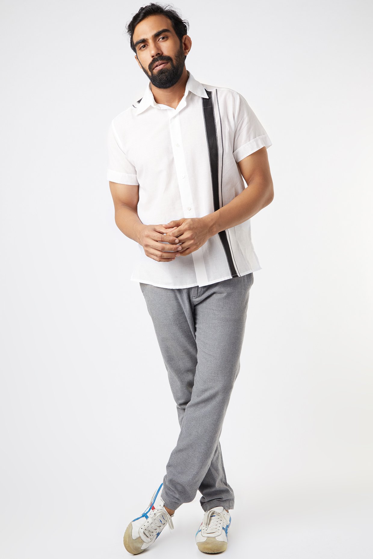 Check styling ideas for「Supima® Cotton V-Neck Short-Sleeve T-Shirt、AirSense  Jacket (Wool Like) (Glen Check) (Ultra Light Jacket)」| UNIQLO US